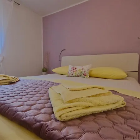 Apartment With Parking Space - 23167 Crikvenica